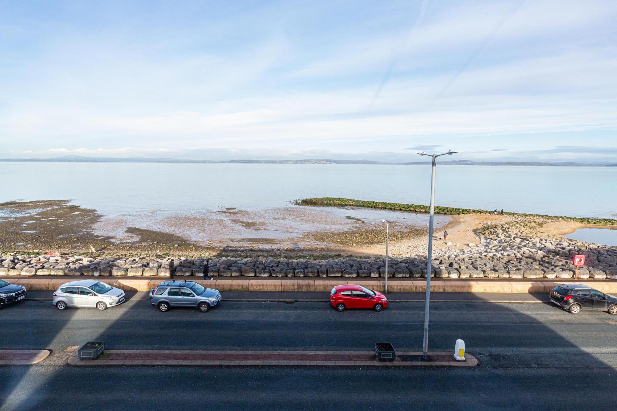 Seafront Apartment - Sleeps 6 - Gateway To The Lake District - Brand New Morecambe Exterior foto