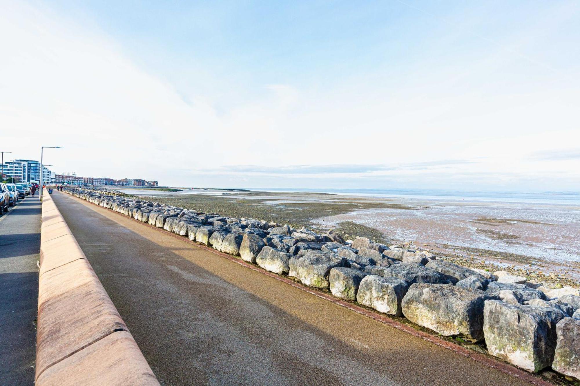 Seafront Apartment - Sleeps 6 - Gateway To The Lake District - Brand New Morecambe Exterior foto